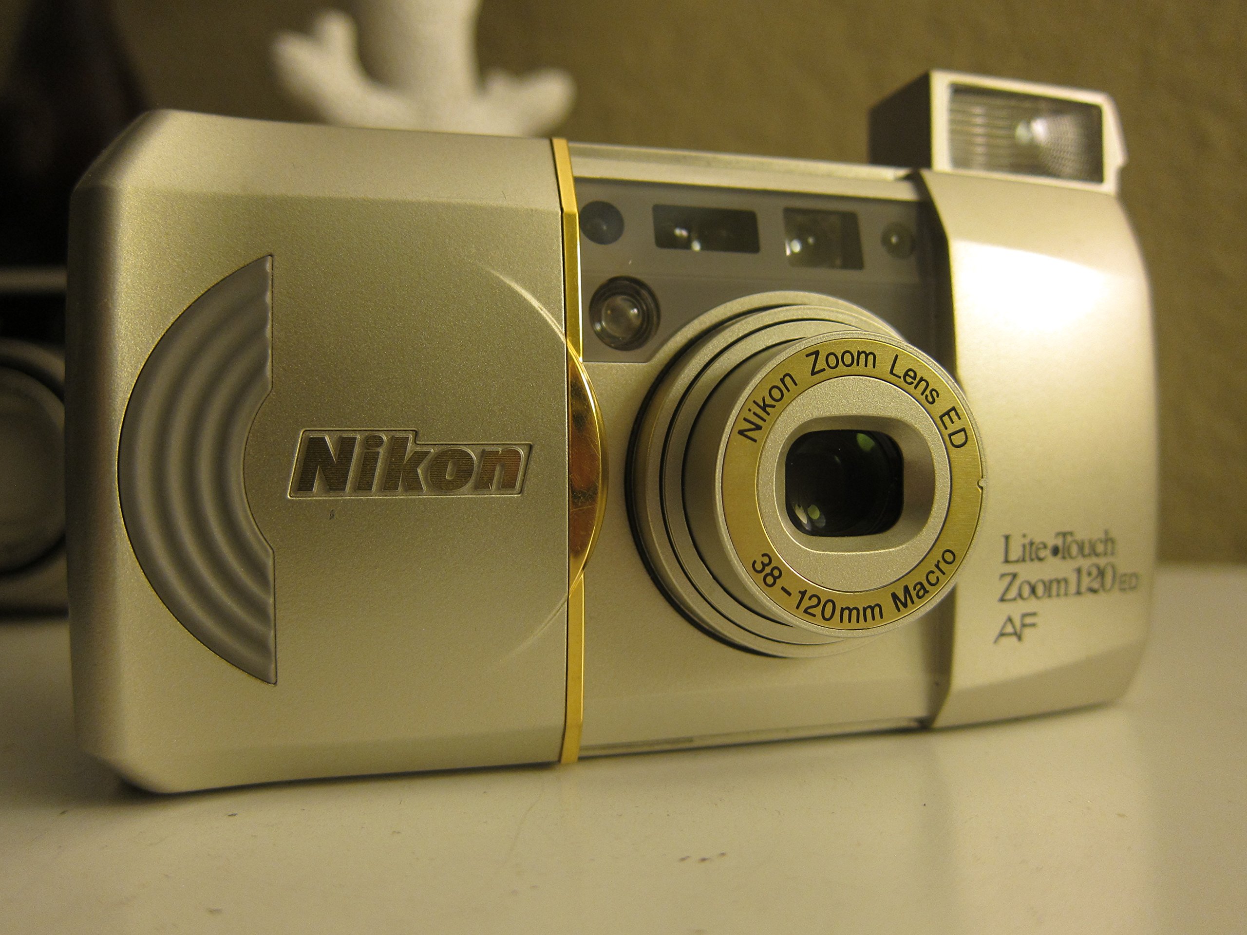 Amazon.com : Nikon Lite Touch 120 ED/QD Zoom Date 35mm Camera