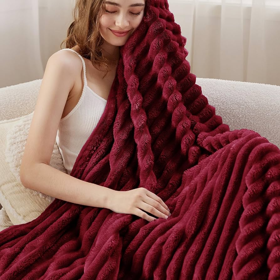 Amazon.com: Bedsure GentleSoft Red Fleece Blanket for Couch - Cozy