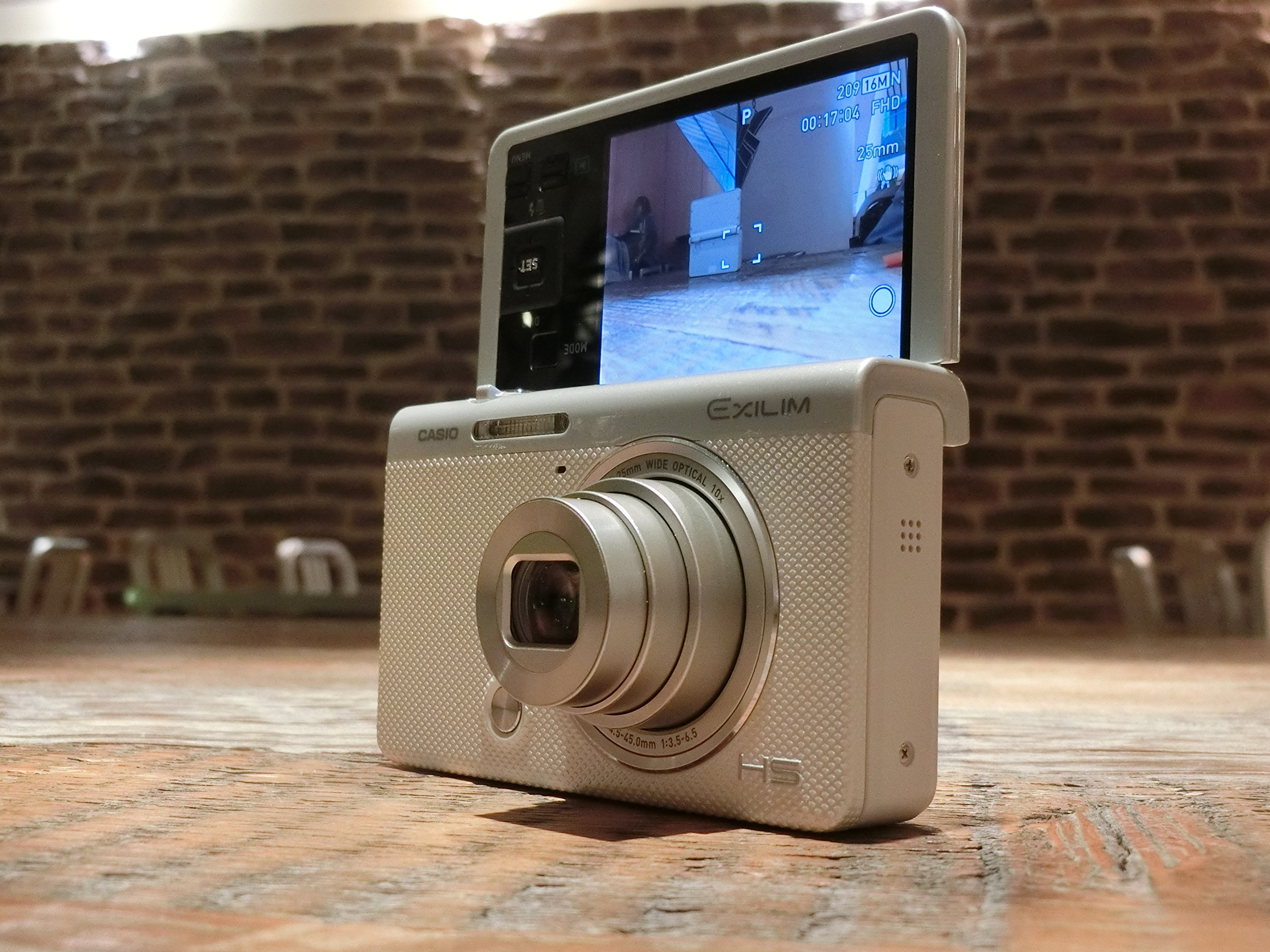 Amazon | CASIO デジタルカメラ EXILIM EX-ZR60WE 自分撮りチルト液晶