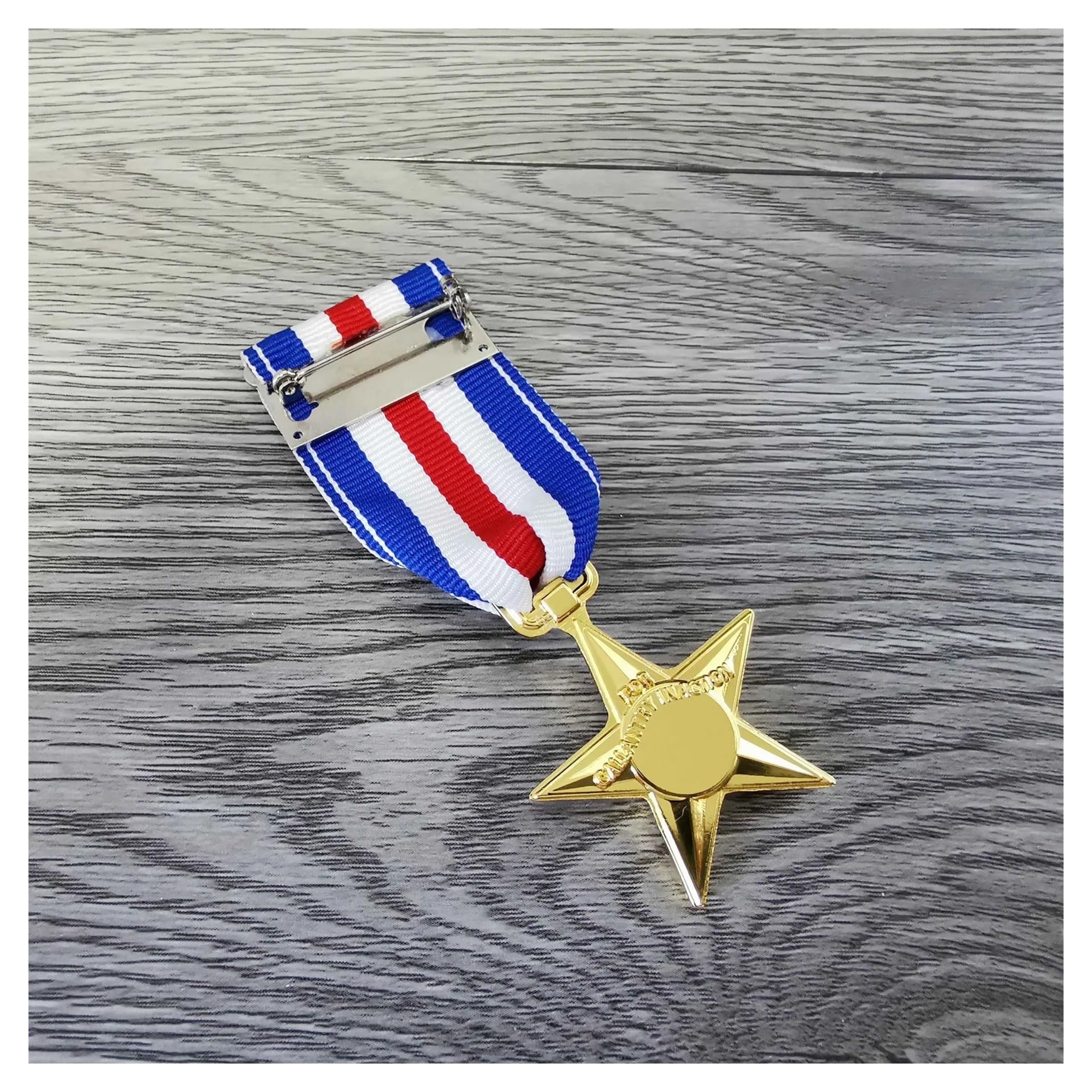 Amazon.co.jp: 米軍勲章スターメダルの複製シルバースター軍事勲章