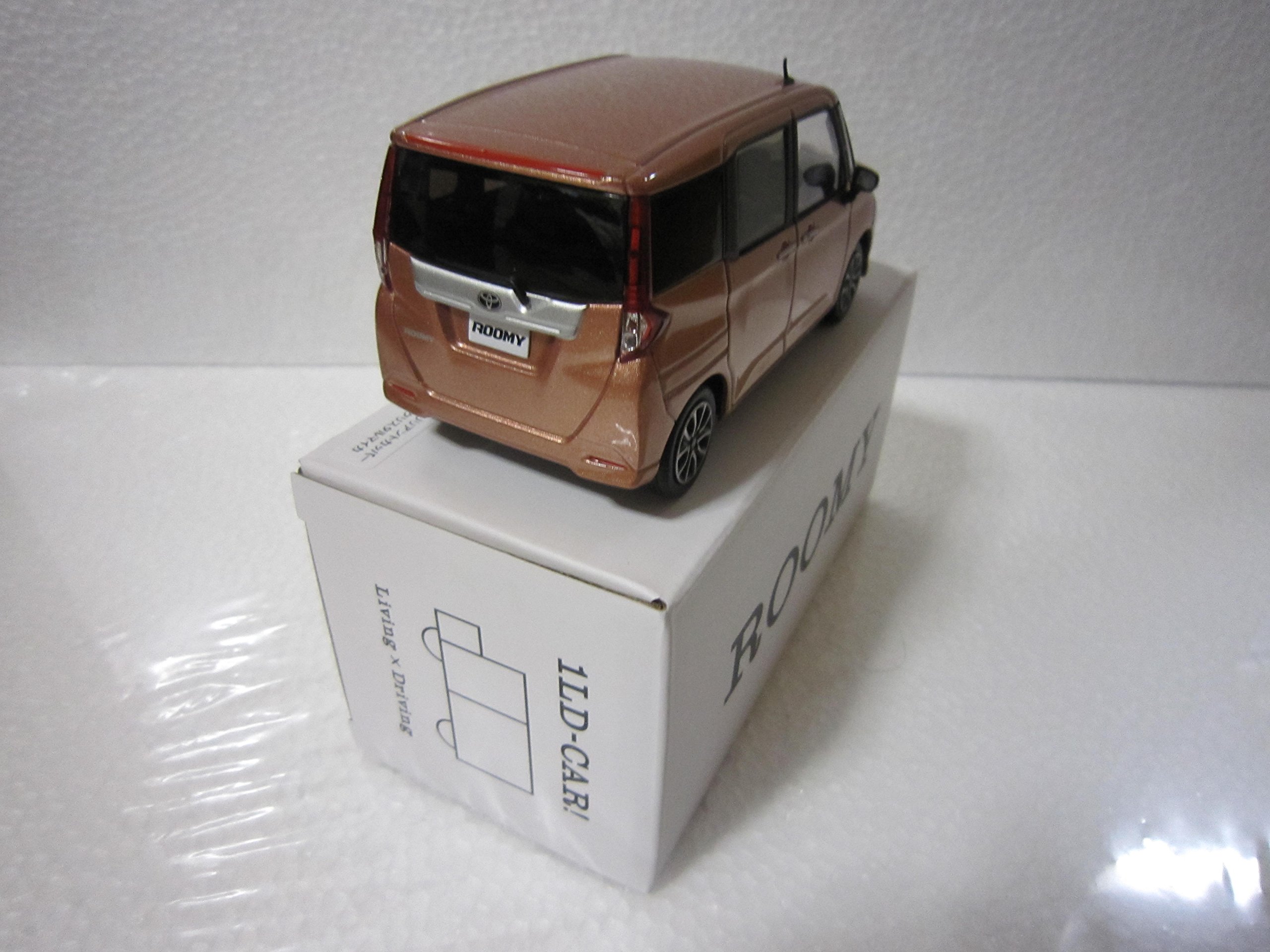Amazon | トヨタ 1/30 ROOMY ルーミー オフィシャルミニカー