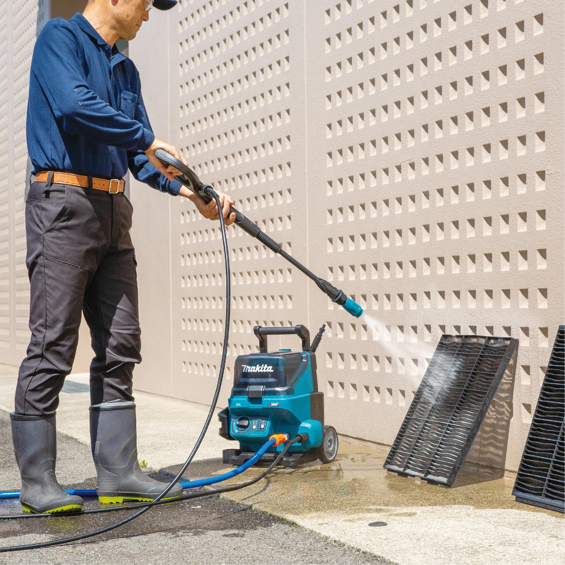 Amazon | マキタ(Makita) 充電式高圧洗浄機 40Vmax バッテリ・充電器