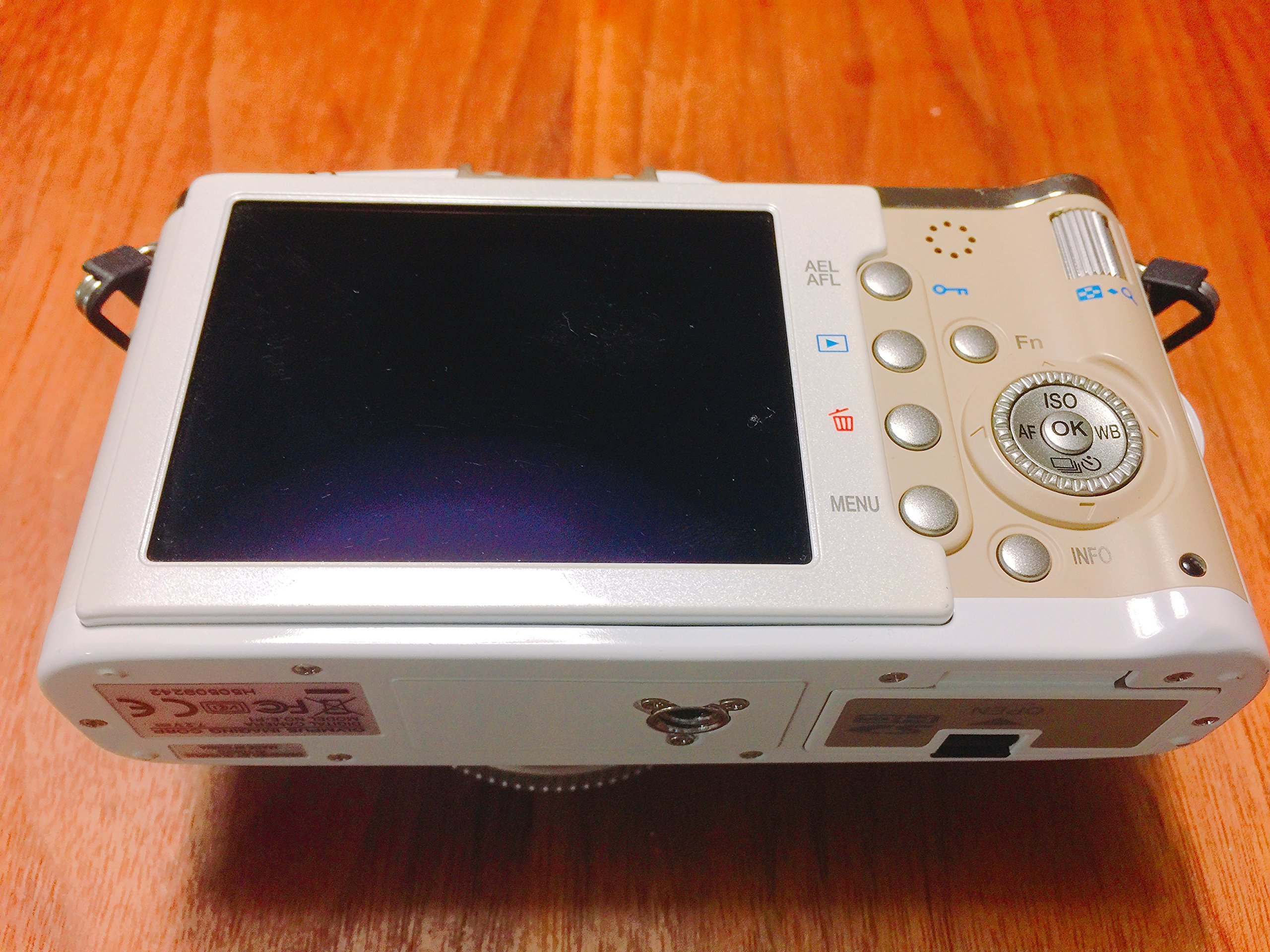 Amazon | OLYMPUS ミラーレス一眼 E-P1 ツインレンズキット ホワイト E