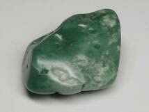 Amazon.co.jp: 濃緑 20g 翡翠 原石 ヒスイ 鉱物 鑑賞石 糸魚川 水石