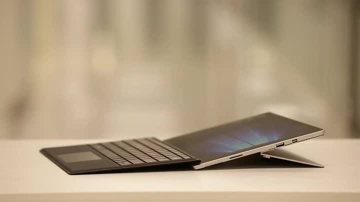 Microsoft Surface Pro 4 (Core i7 - 6th Gen/8GB/256GB/Windows 10