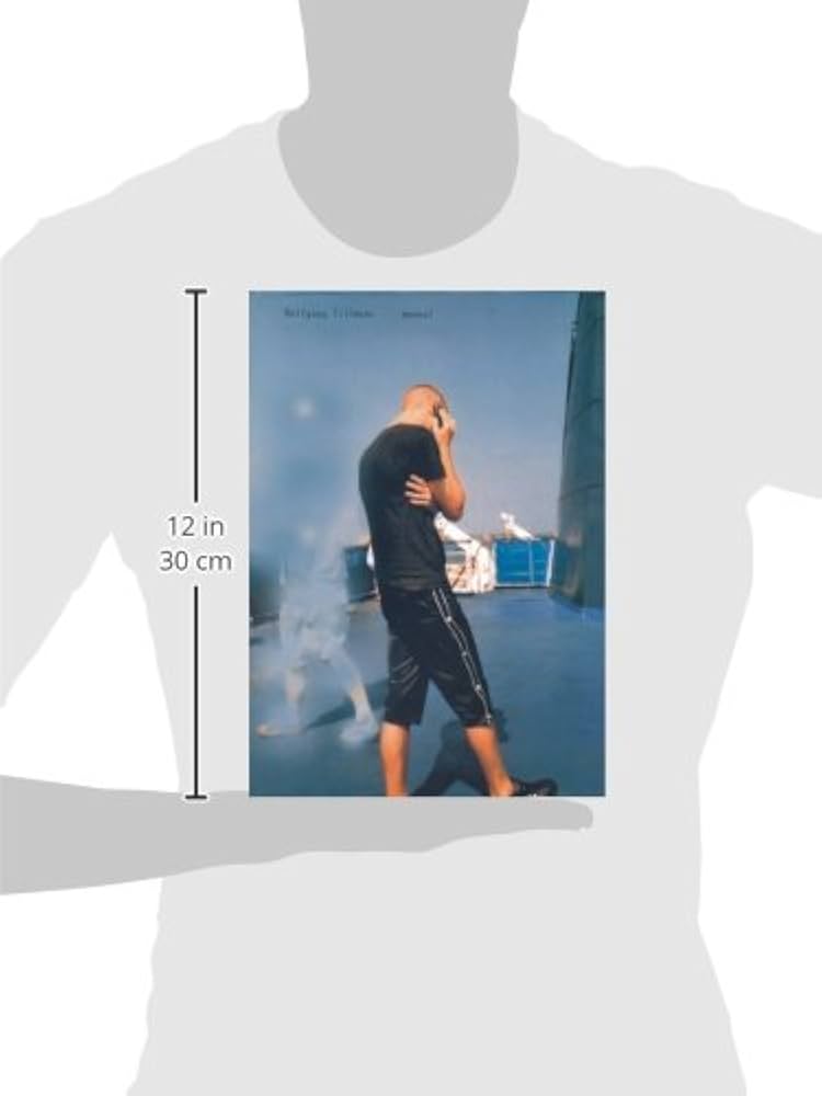 Wolfgang Tillmans: Manual : Tillmans, Wolfgang: Amazon.sg: Books