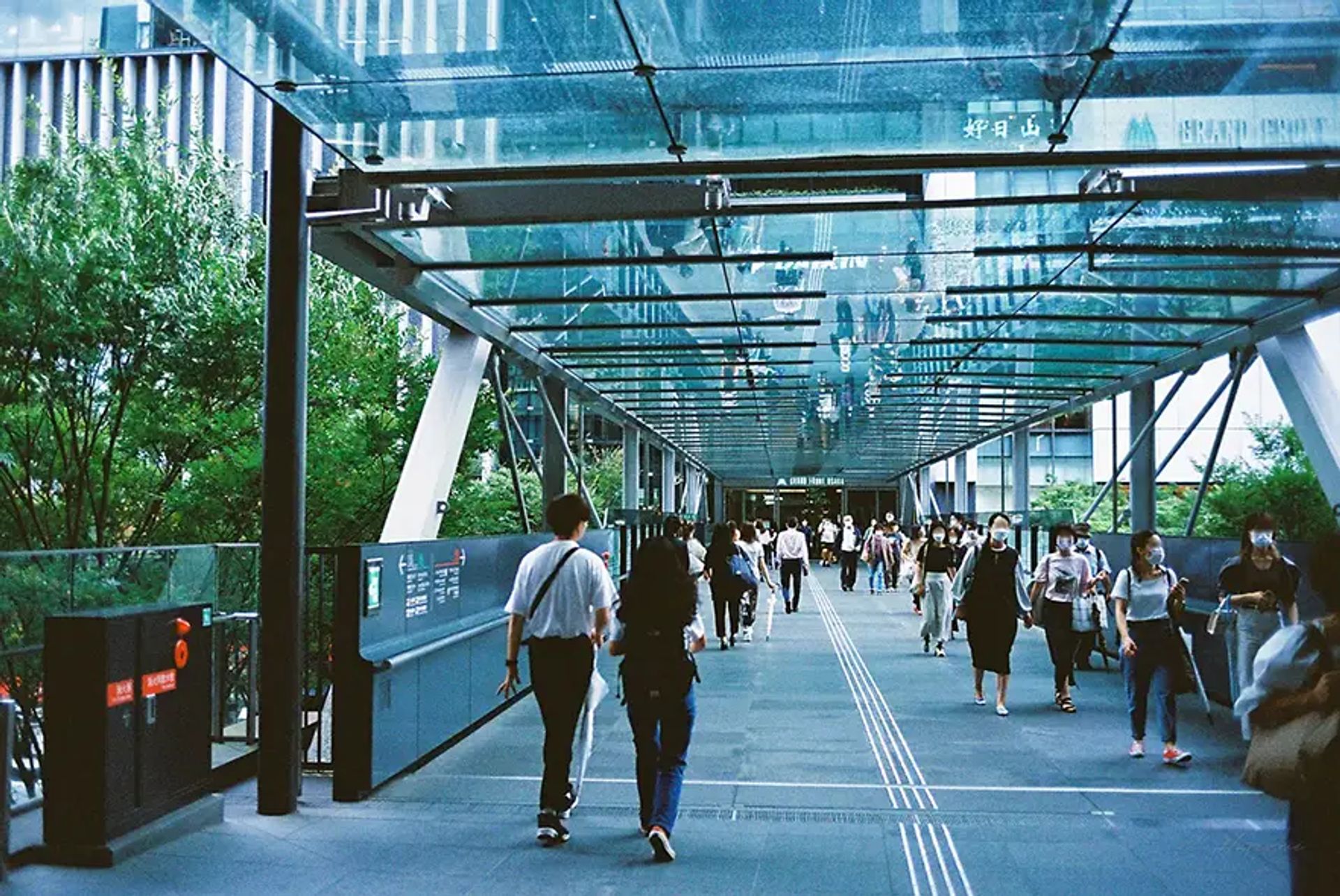 大阪梅田をフィルムカメラ散歩。ライカM6 + NOKTON classic 35mm F1.4