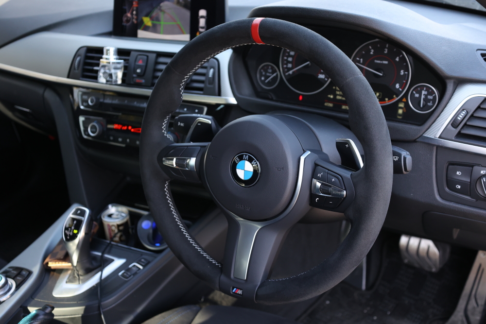 BMW F30/320ⅾ LCI ＆ BMW純正 M Performance スポーツ・ステアリング