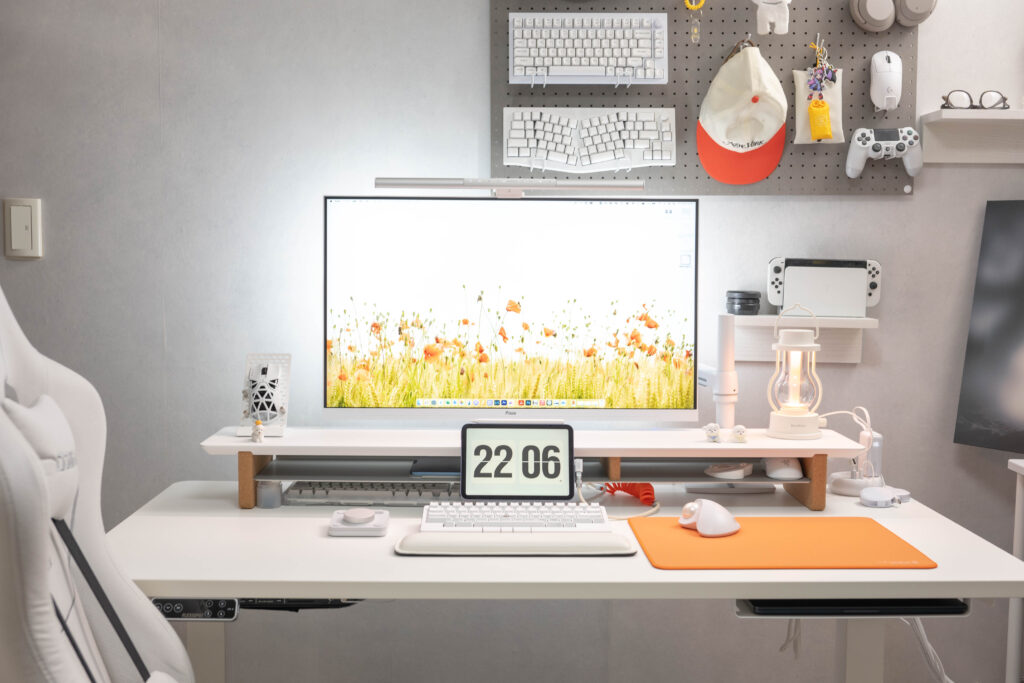 デスクツアー2025｜ゲームも作業も快適！白を基調とした「見た目に