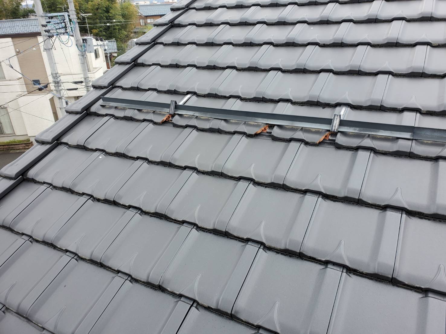 五泉市にて築10年の瓦屋根から瓦の破片が落下したとお問い合わせを頂き