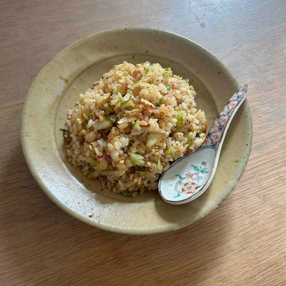 エキゾチックな絵柄に夢中、松浦コータローさんのレンゲ。｜おしゃべり