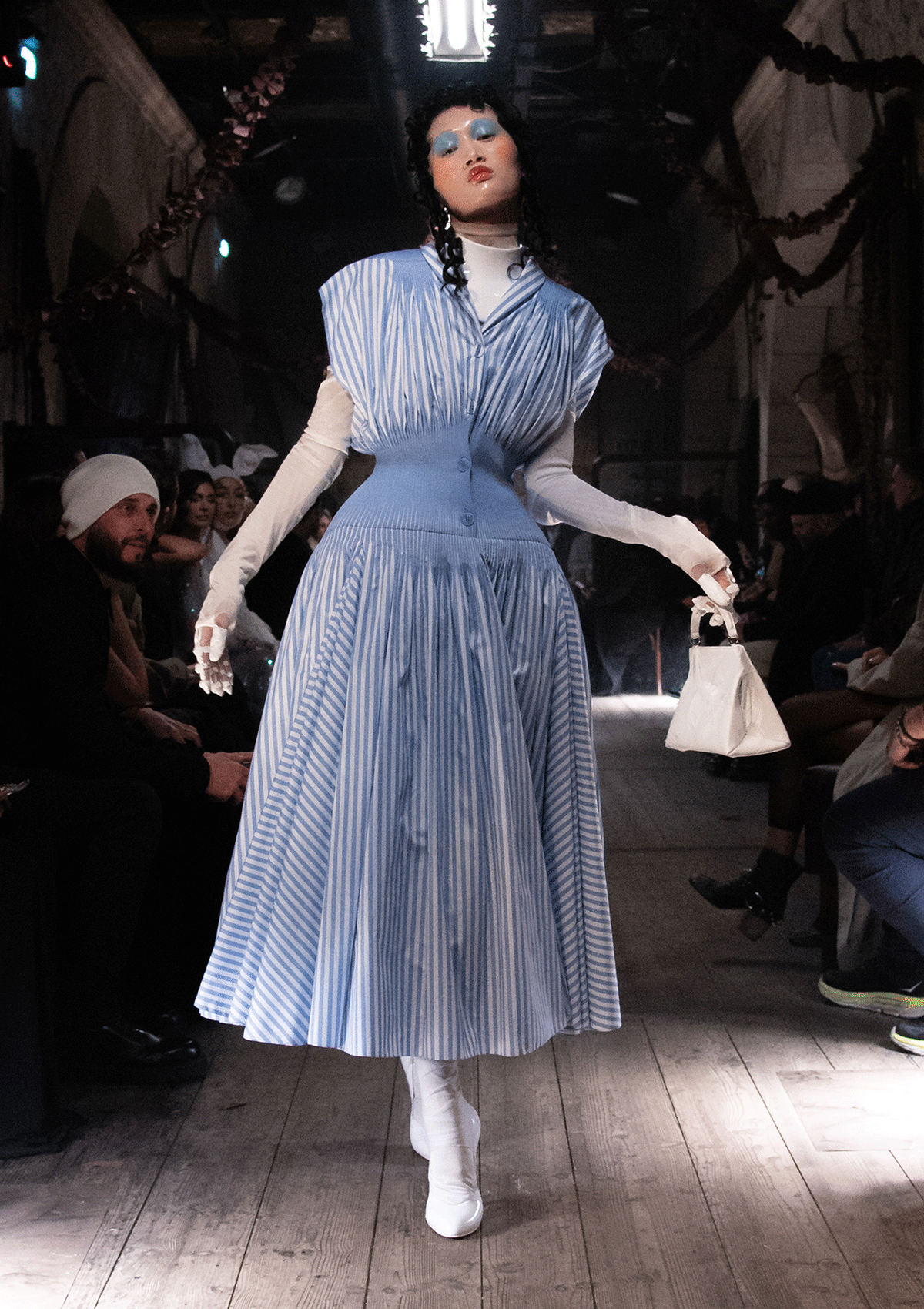 1920年代のブラッスリーを舞台に繰り広げられたメゾン マルジェラの