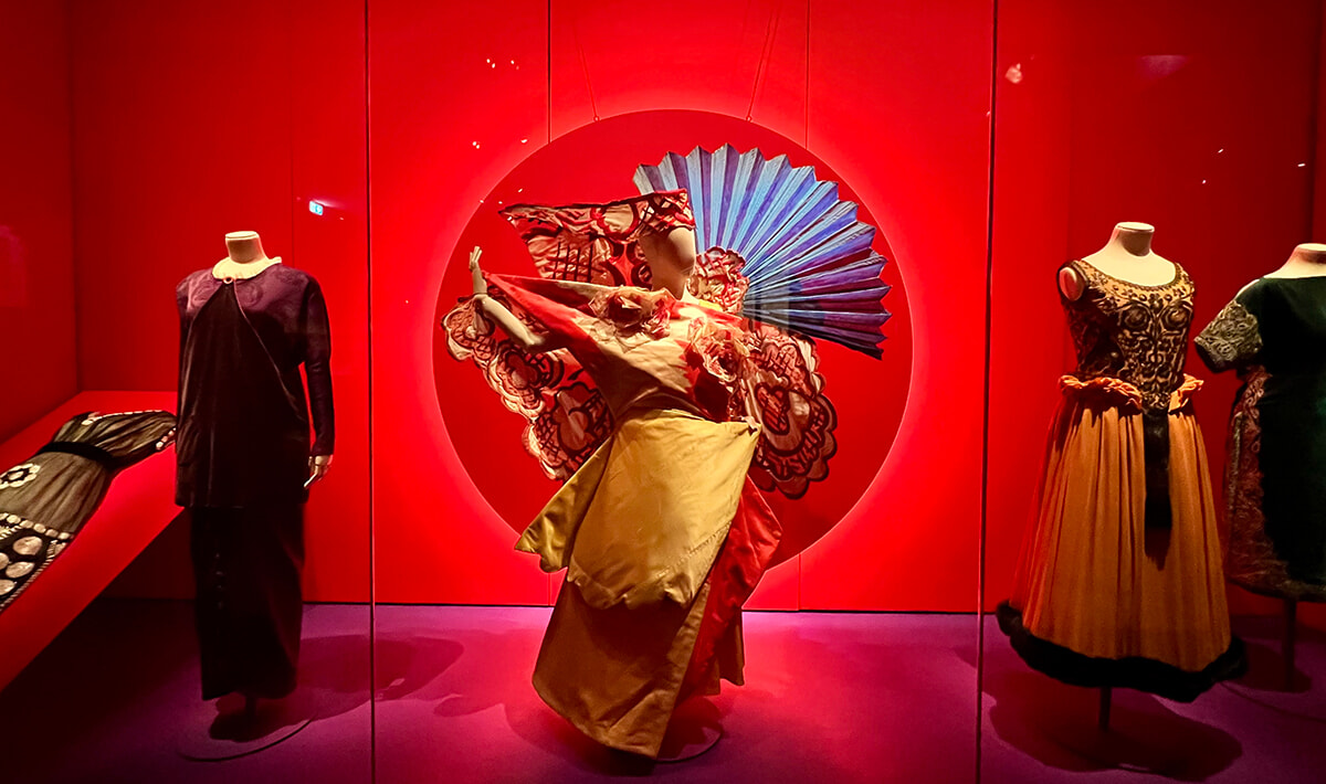 アールヌーボーからアールデコ期、時代を駆け抜けたクチュリエ『ポール