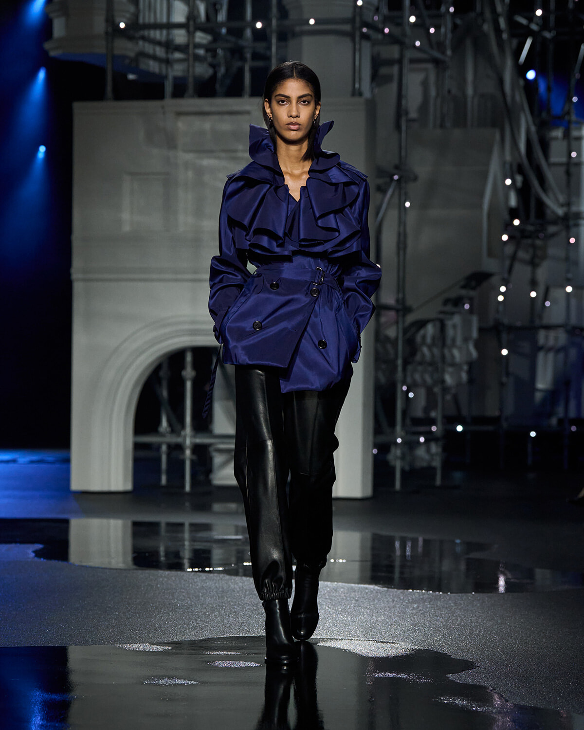 雨夜のロンドンをシック＆センシュアルに表現。バーバリー 2026