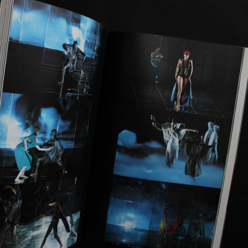 Issey Miyake East Meets West 三宅一生の発想と展開（Eighth Edition