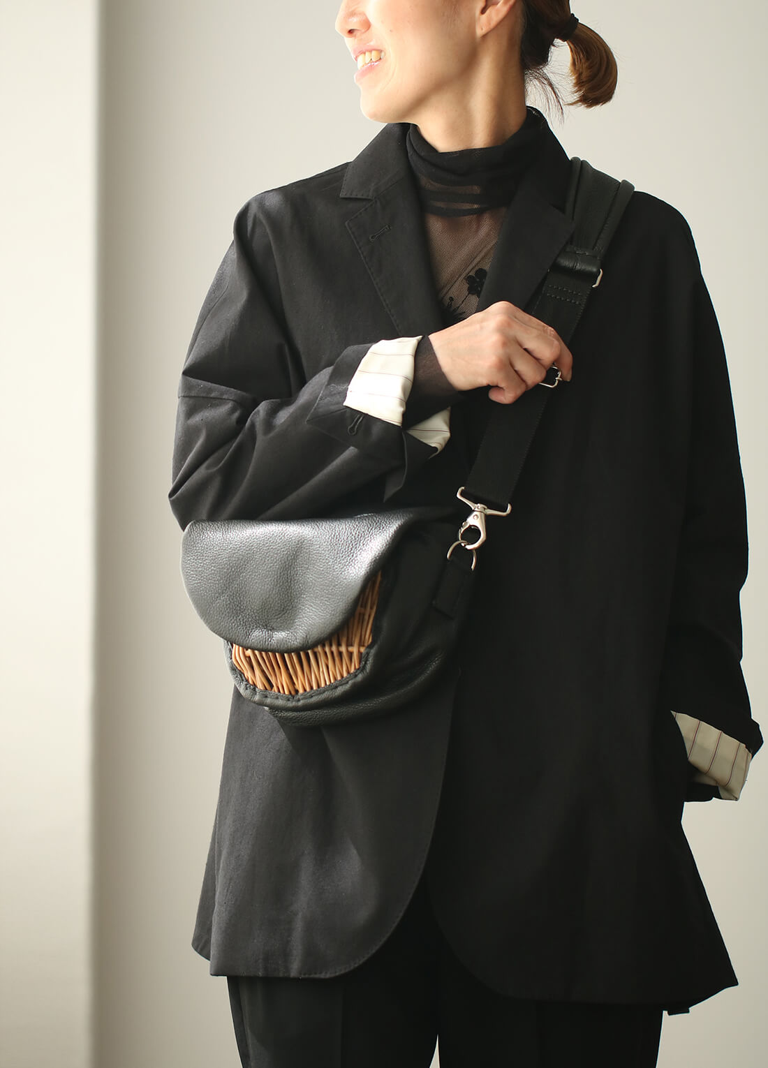 ebagos フニュ シュリンク・ボディバッグS (マロングラッセ） 籐ポケ