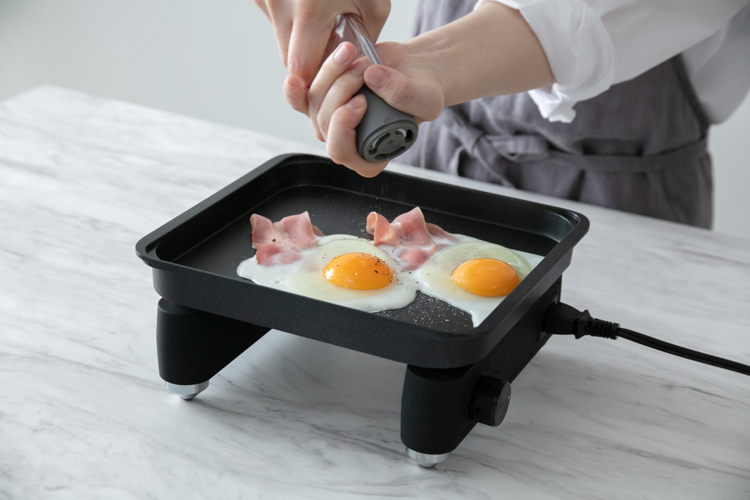 話題の薄型ホットプレート マジックグリルにSサイズが仲間入り - ワイ