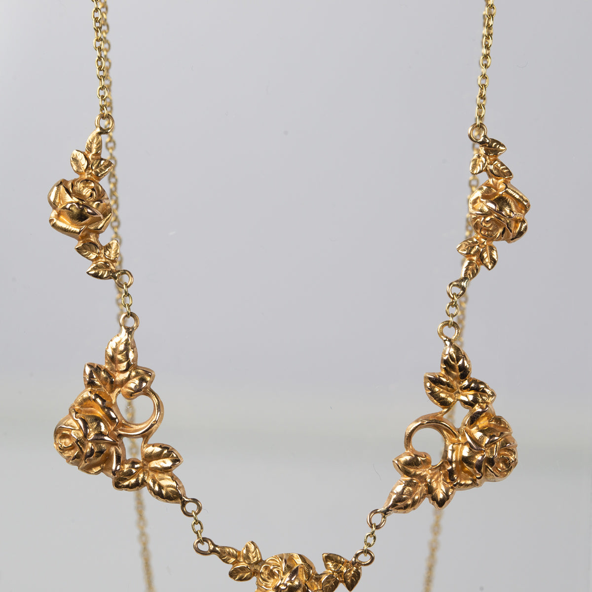 アールヌーボー 薔薇のゴールドネックレス（ガーランド）