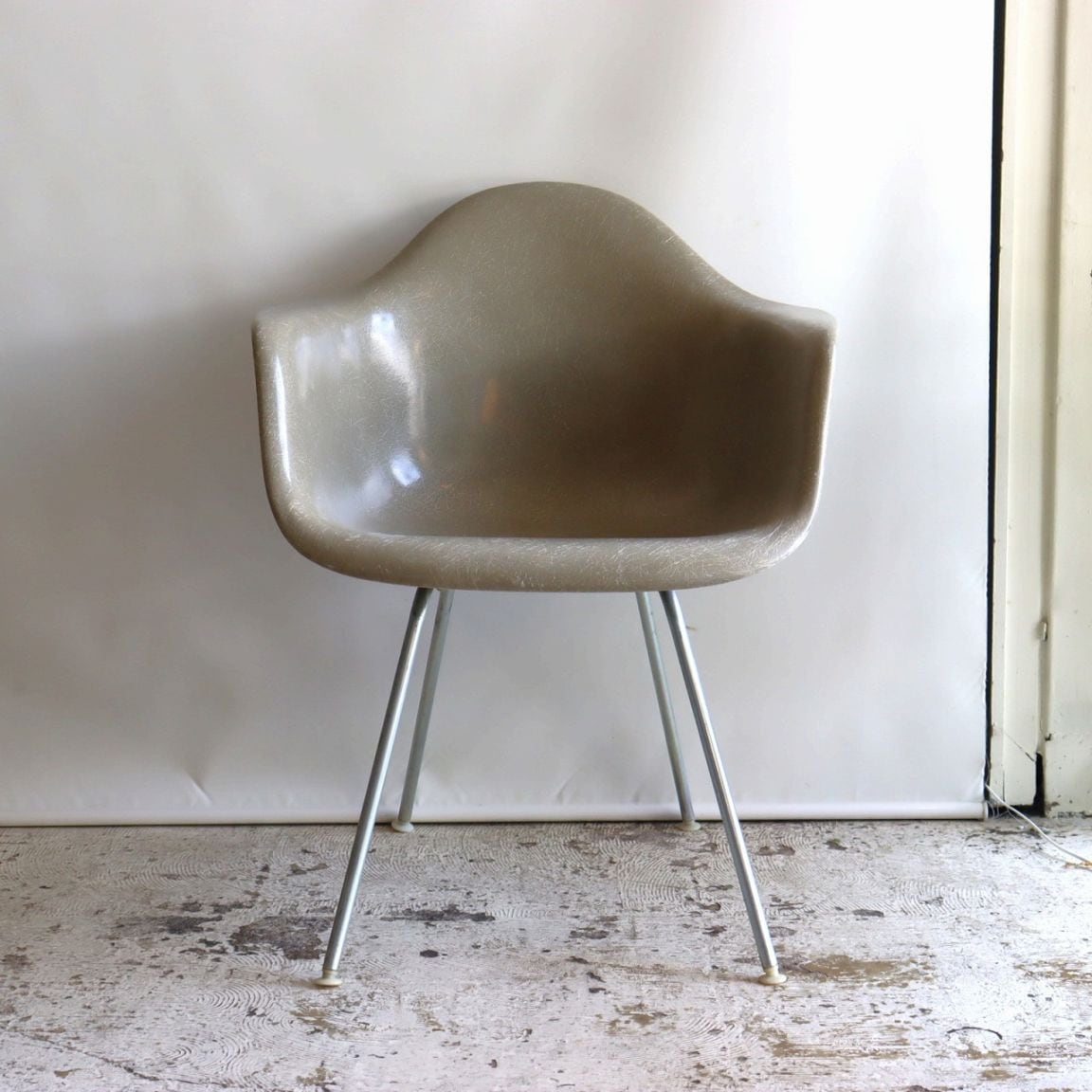 ハーマンミラー社製アームシェルチェア(ローアンバーFRP) | イームズ