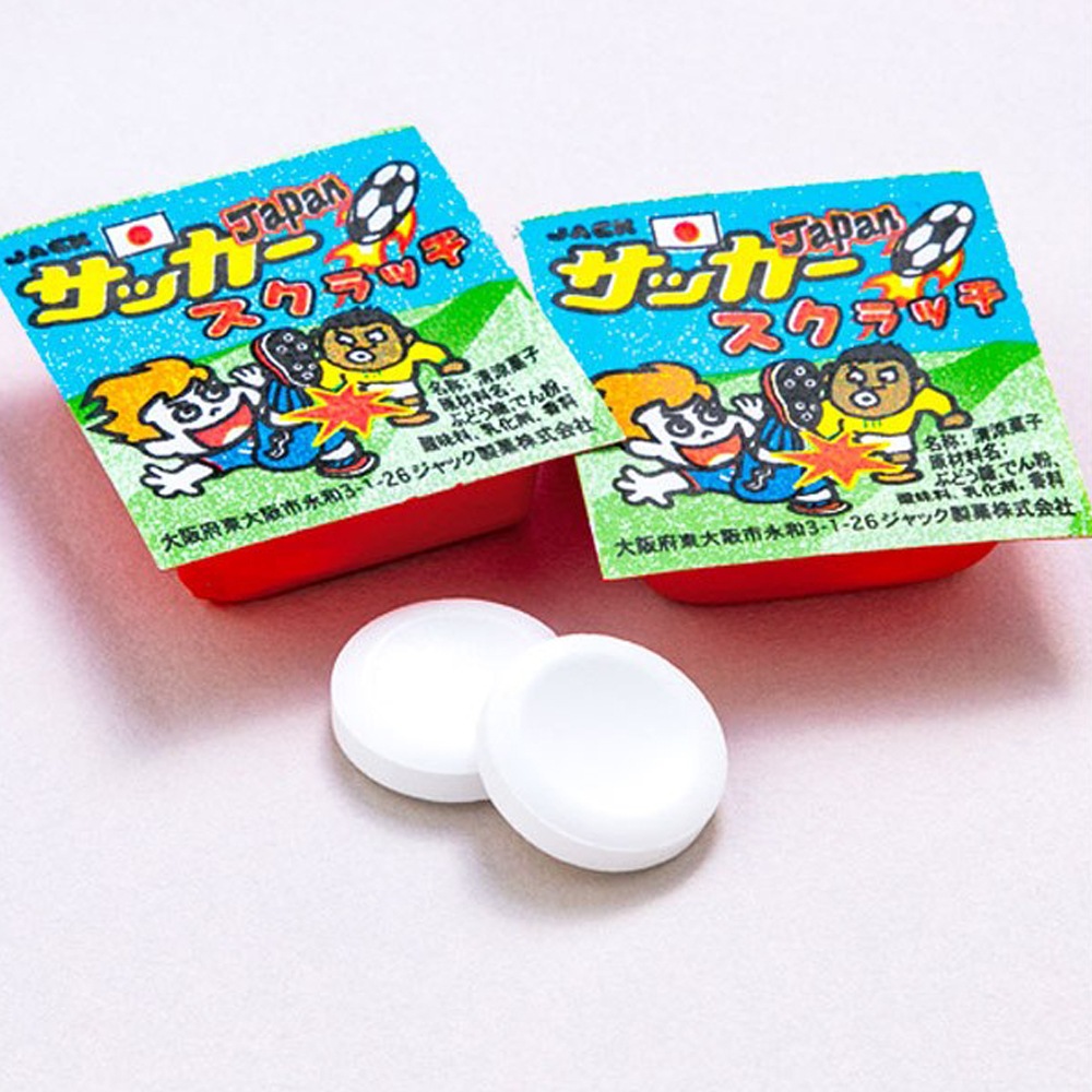 お菓子】『サッカースクラッチ 1箱1箱100個入』 ～金券当たりくじ付き