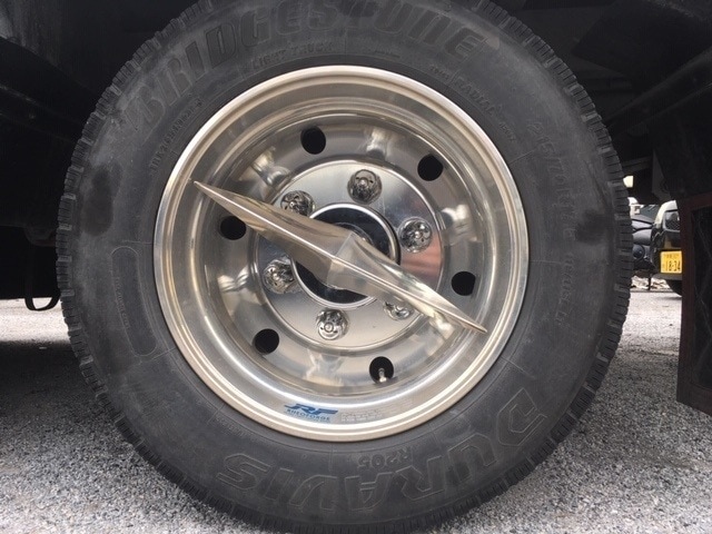 鏡面ステンレス 【19.5インチ】 一文字型 ホイールスピンナー 4穴 4個