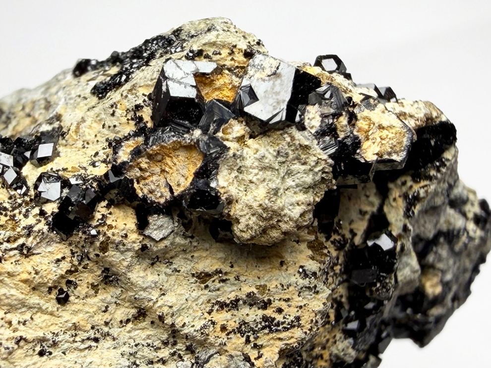 アンドラダイトガーネット(灰鉄柘榴石)