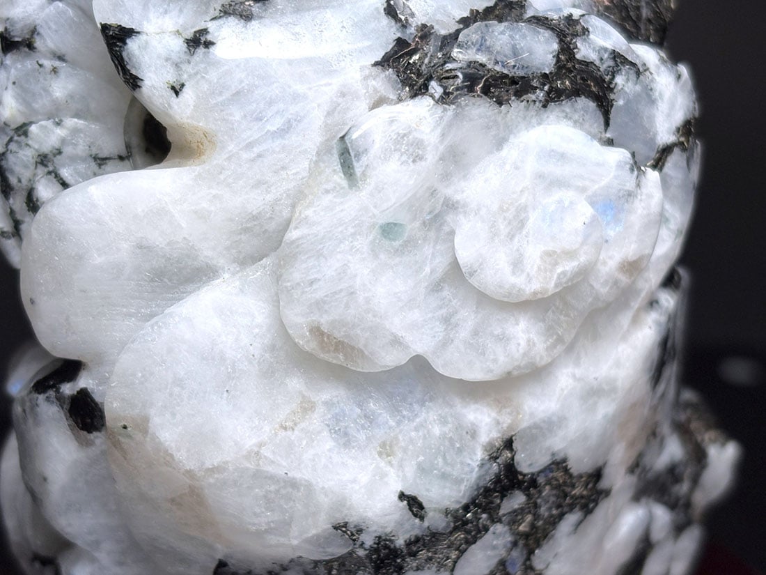 レインボームーンストーン 龍彫刻 /Rainbow Moon Stone