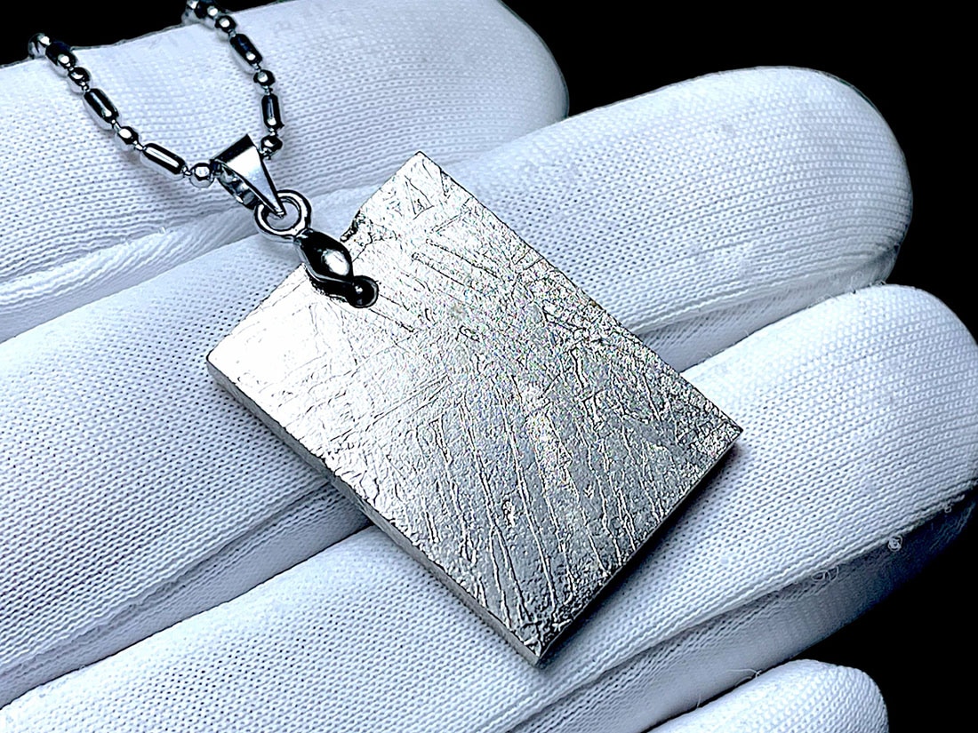 ギベオン隕石 (8.4g) ペンダントトップ / Gibeon Meteorite