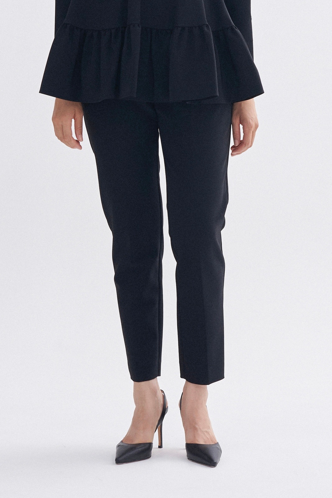 クリーニング済] yori コットンダブルタックパンツ クリーニング済