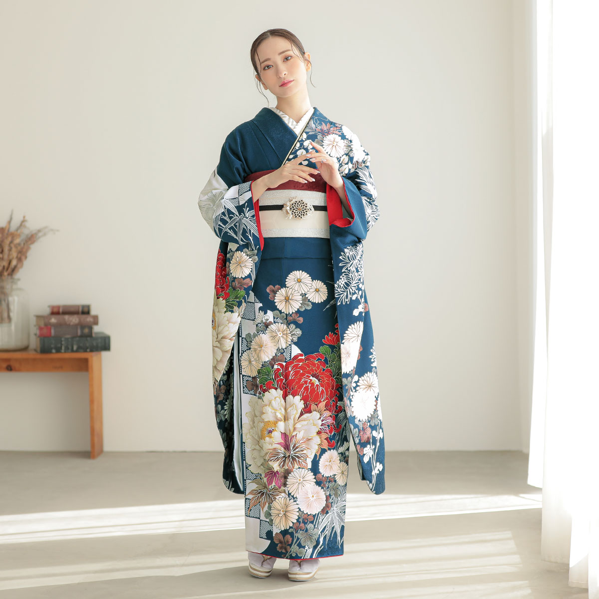 鉄紺 菊牡丹に笹（【振袖・袋帯・長襦袢のセット商品】） | FURISODE