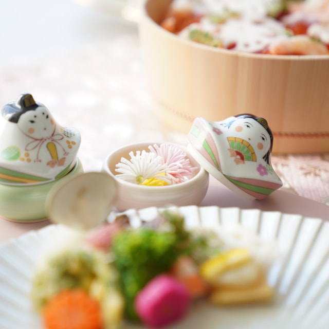 有田焼 ピンク梅柄パールおひな様珍味入れ お雛様 ｜ 四季折々の