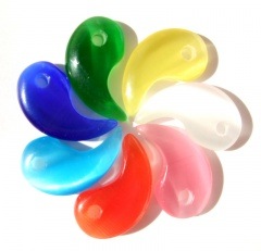 ガラス製 勾玉 17mm ピンク｜パーツ材料の通販 大王製作所オンライン