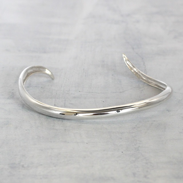 71F0725SVL SV925製バングル 約5×6cm,幅4.5mm厚み2.5mm,内周約15.5cm 1