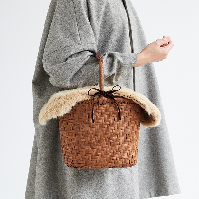 やまぶどう籠(二番皮/網代編み/楕円型/中サイズ/一本手/ファーのふた