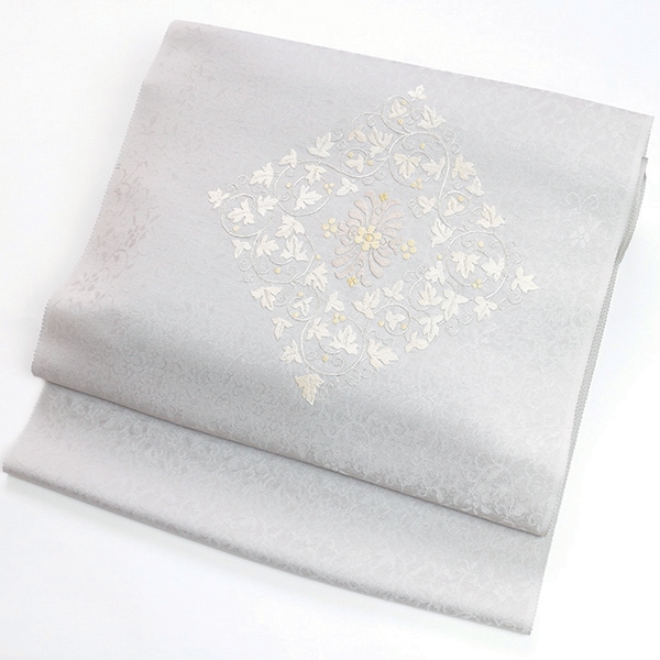 貴久樹】九寸名古屋帯 手刺繍（グレー色、唐花菱取模様）名古屋仕立