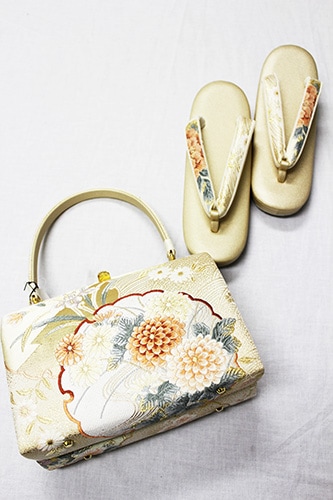 西陣織謹製最高級草履バッグ パールトーン加工済み「波と雪輪に花