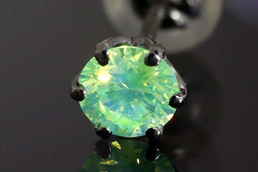ip1115【ネオングリーンダイヤ 0.25cts】Pt900ピアス 片方