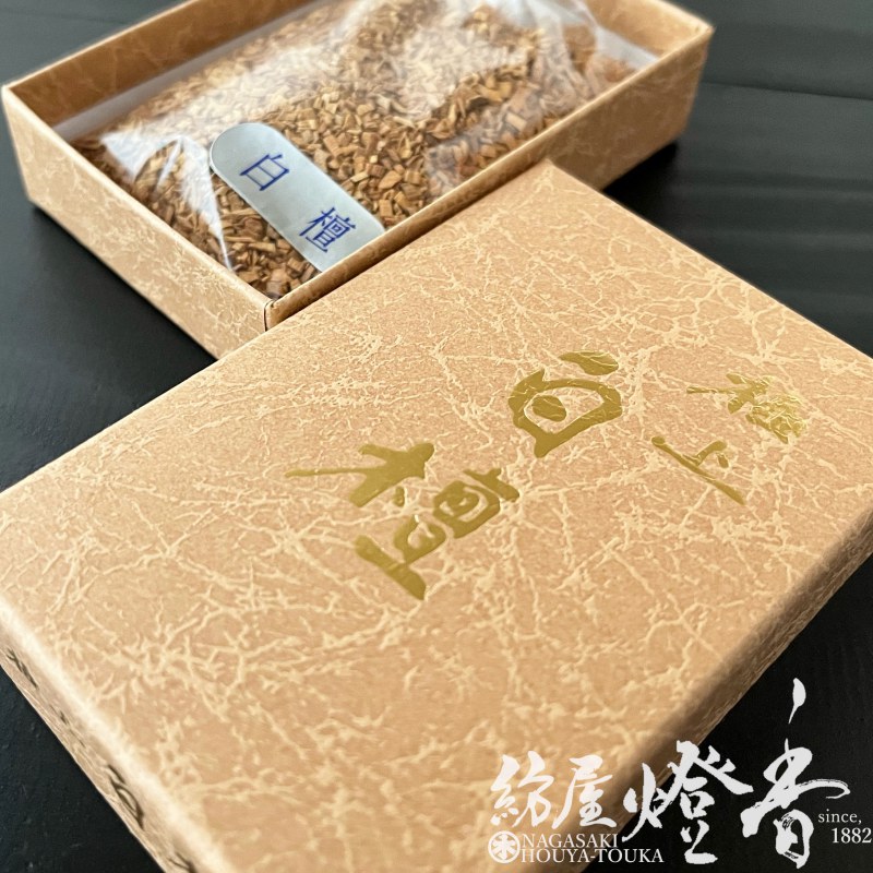 香木/香原料『インド産【極上刻白檀】25g小箱入』梅栄堂 | 取扱い