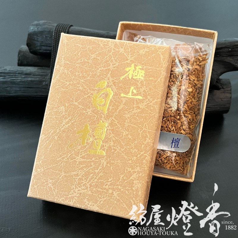 香木/香原料『インド産【極上刻白檀】25g小箱入』梅栄堂 | 取扱い