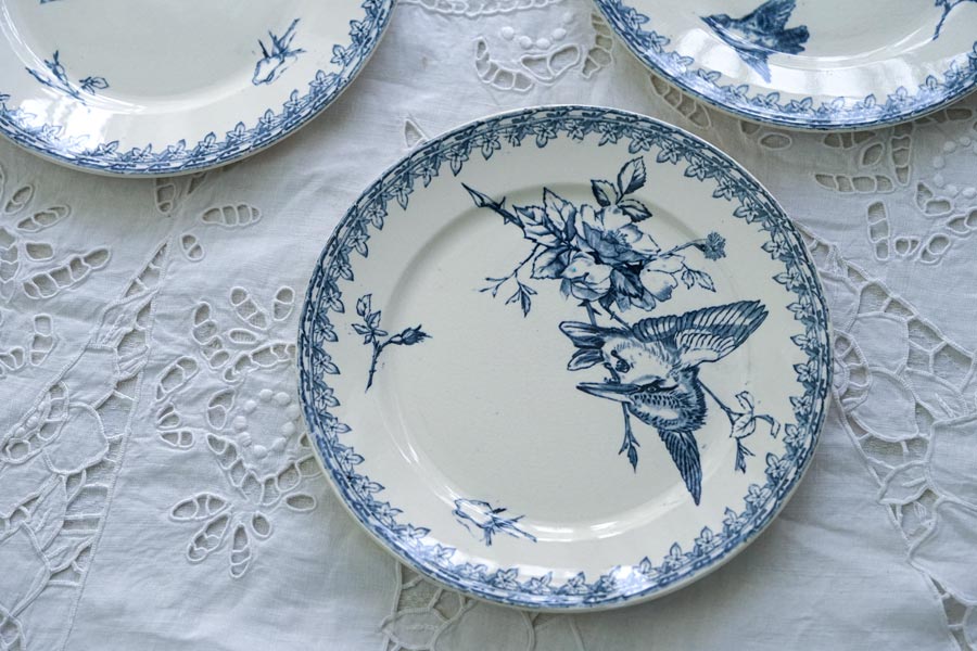 鳥のさえずりが聞こえてきそうなフランスアンティーク