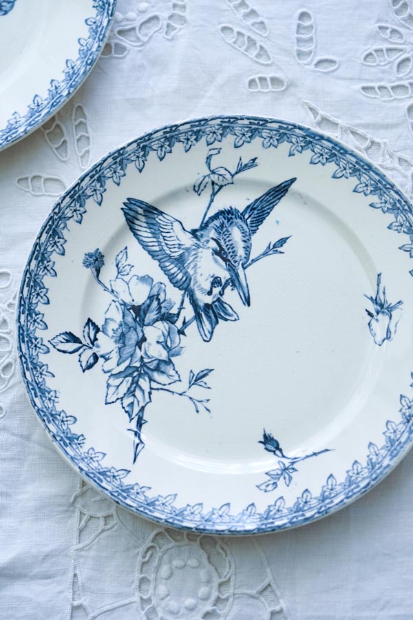 鳥のさえずりが聞こえてきそうなフランスアンティーク