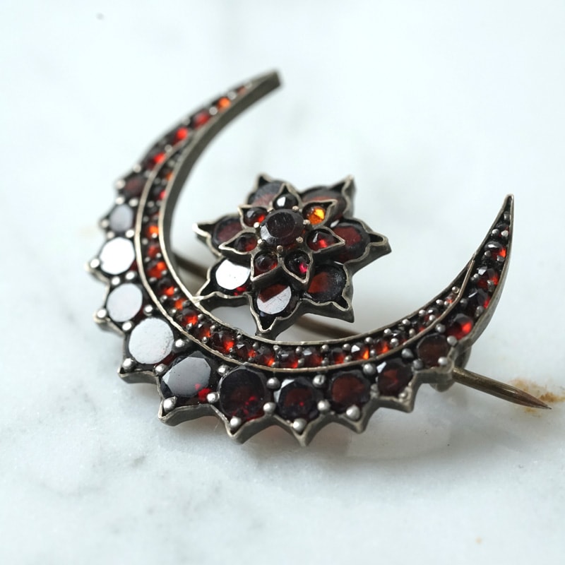 月とお花のオーストリアのガーネットブローチ3×2.7cm 1890年代 ga-1195