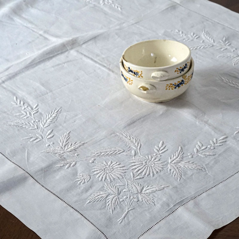 フランスのホワイトワーク刺繍のテーブルセンター93×64cm ge-1144の