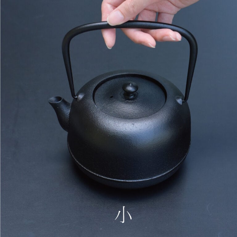 【新品】水沢姥口鉄瓶 （東屋）小サイズ 楽天市場】東屋 鉄瓶 水沢姥口 小 1リットル 南部鉄器 南部鉄瓶 岩手県