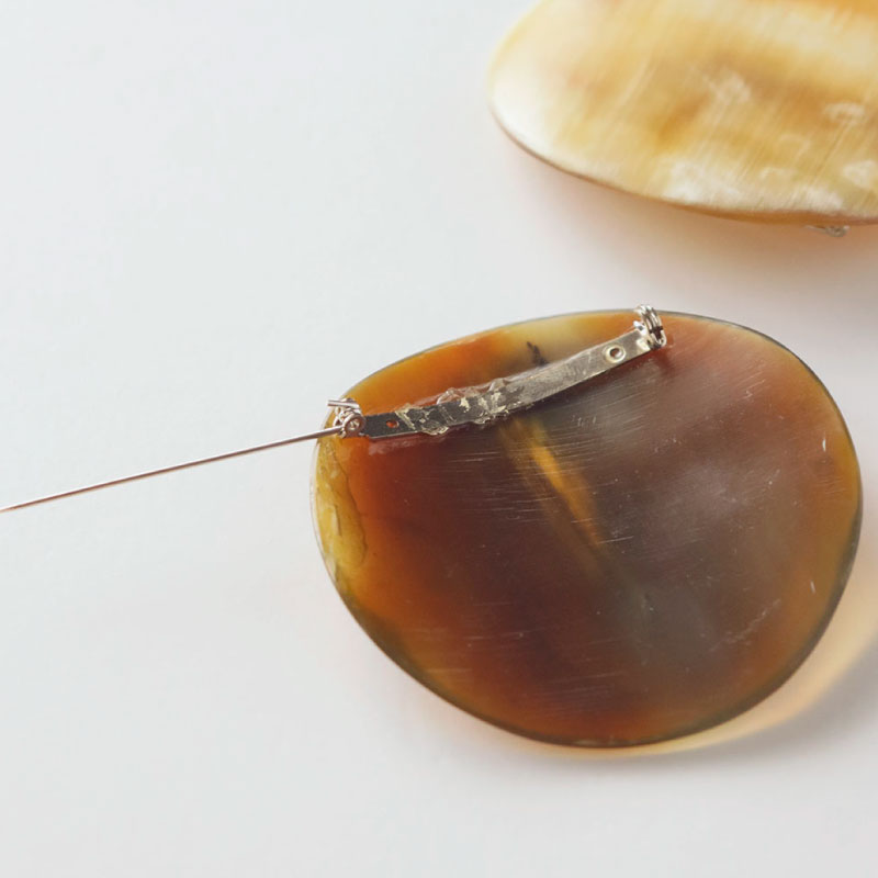 水牛の角 ブローチ ROUND BROOCH／KOSTKAMM（コストカム） | CATEGORY