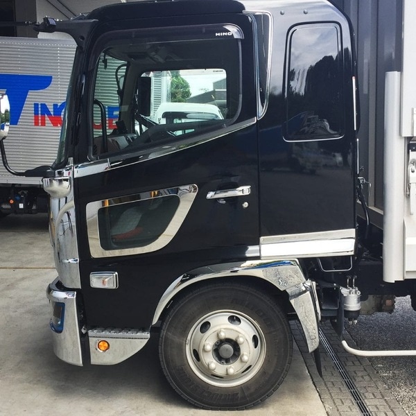 フロントフェンダー 日野 '17レンジャー 左右セット 573381 | トラック