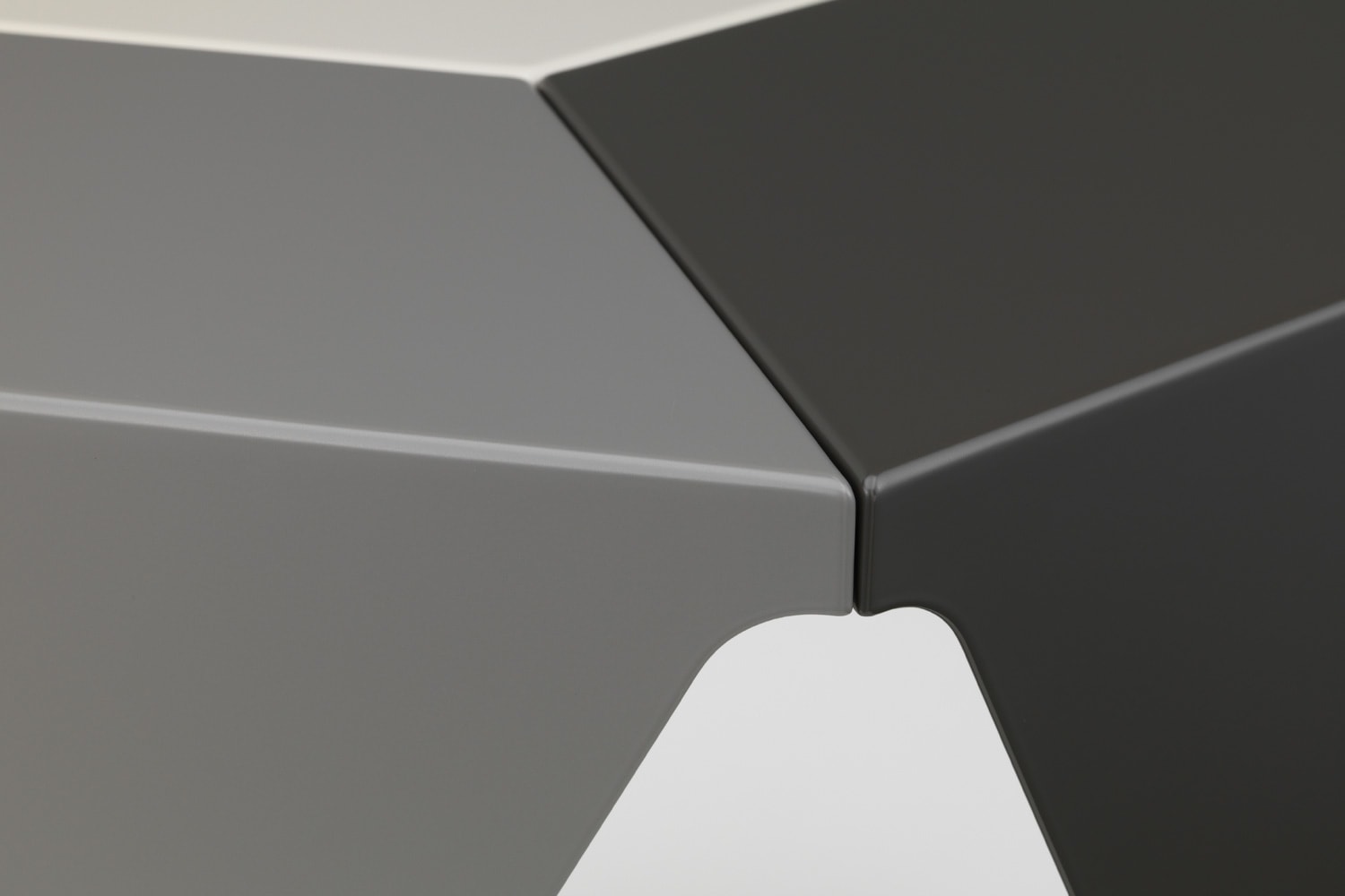 プリズマティック テーブルの通販 | 家具・インテリア通販 MAARKET