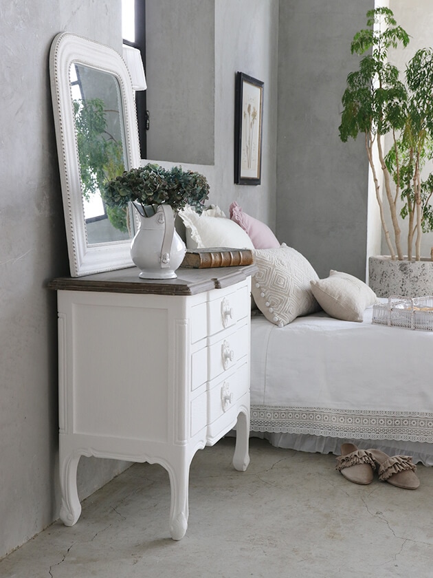 BLANC D'IVOIREサイドテーブルPAOLA GMアンティークホワイト - サラ