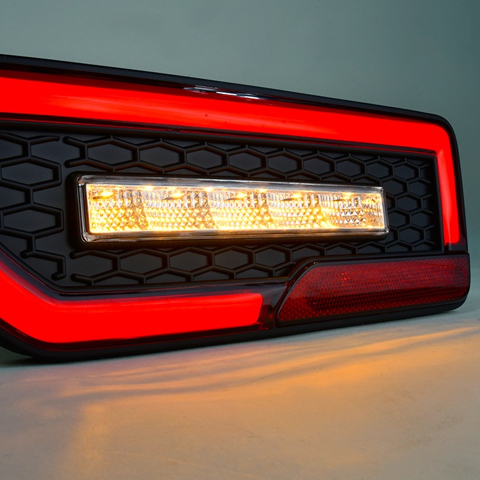 ジムニーJB64・74W ライトセーバー・プレステージ LEDテールライト中古品