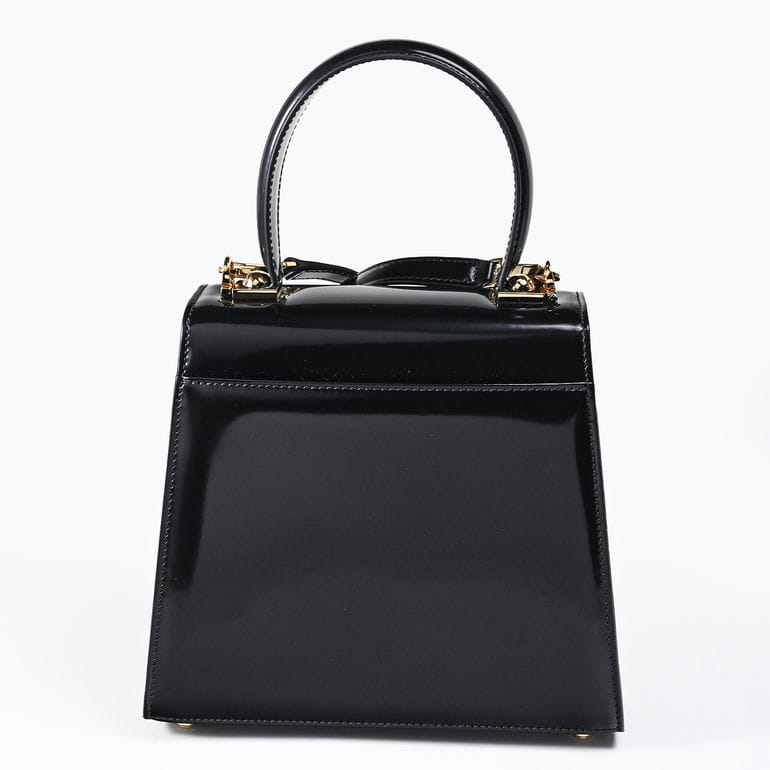 サルヴァトーレフェラガモ ガンチーニ メタリックレザーワンショルダー